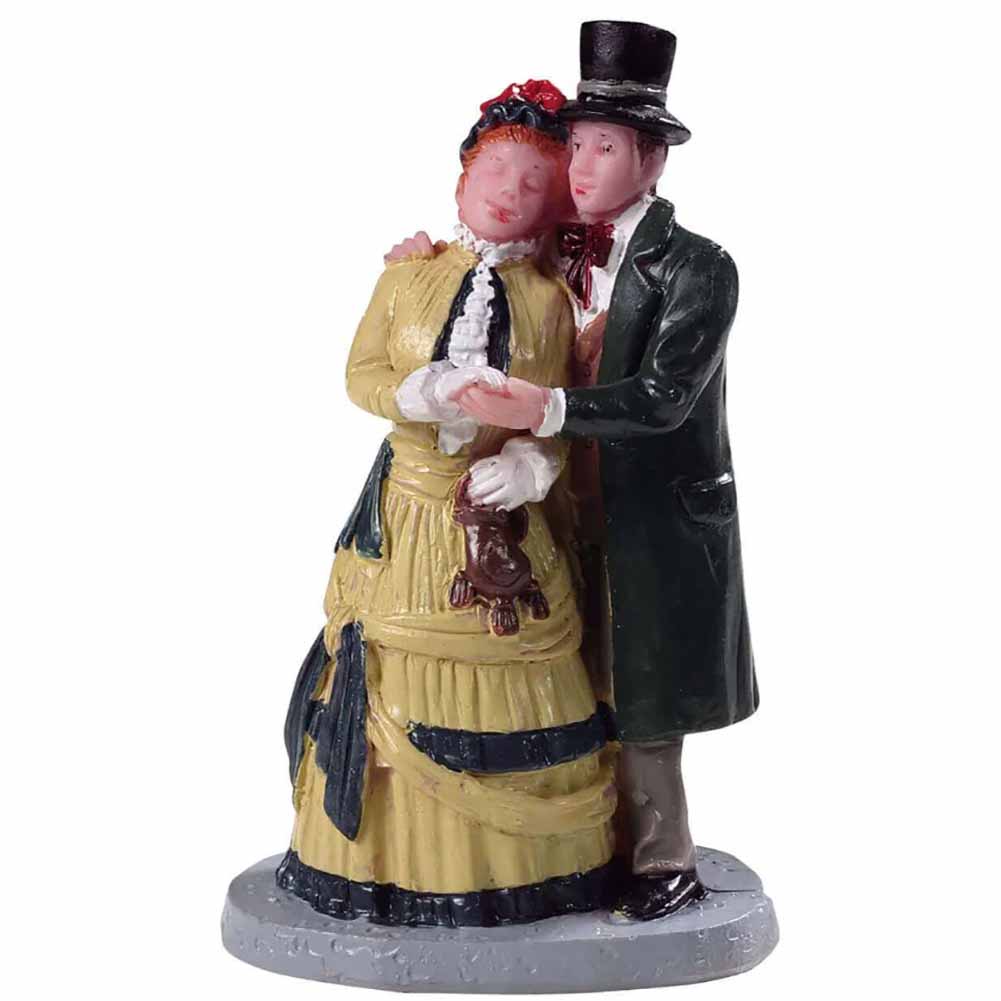 Dickens Couple Caddington Village Lemax Cod 92772 1