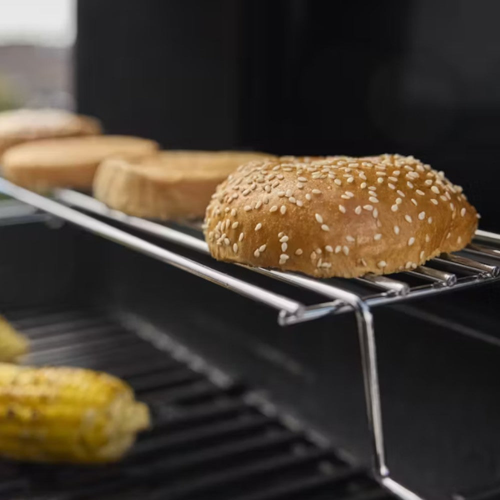 Weber Spirit E-325 Nero barbecue a gas con Sear Zone Boost e piastra in ghisa 3