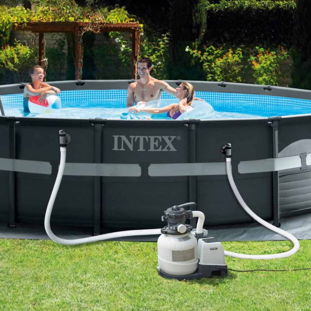 Accessori per piscine indispensabili: filtri, coperture e prodotti per l’acqua
