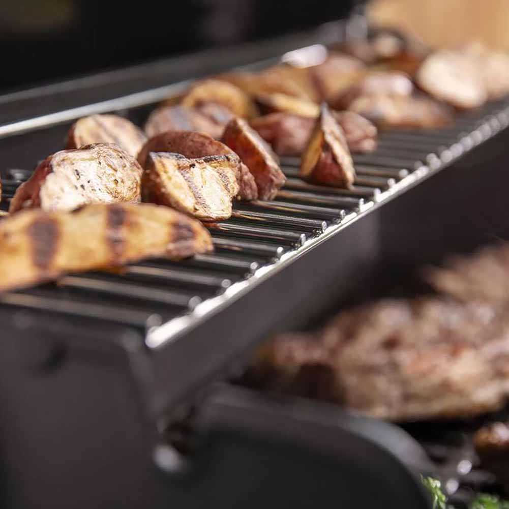 Weber Genesis E-315 nero barbecue a gas con copertura Premium 3