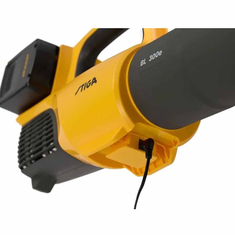 Soffiatore e aspiratore a batteria Stiga BL300E con batteria e caricabatteria 5